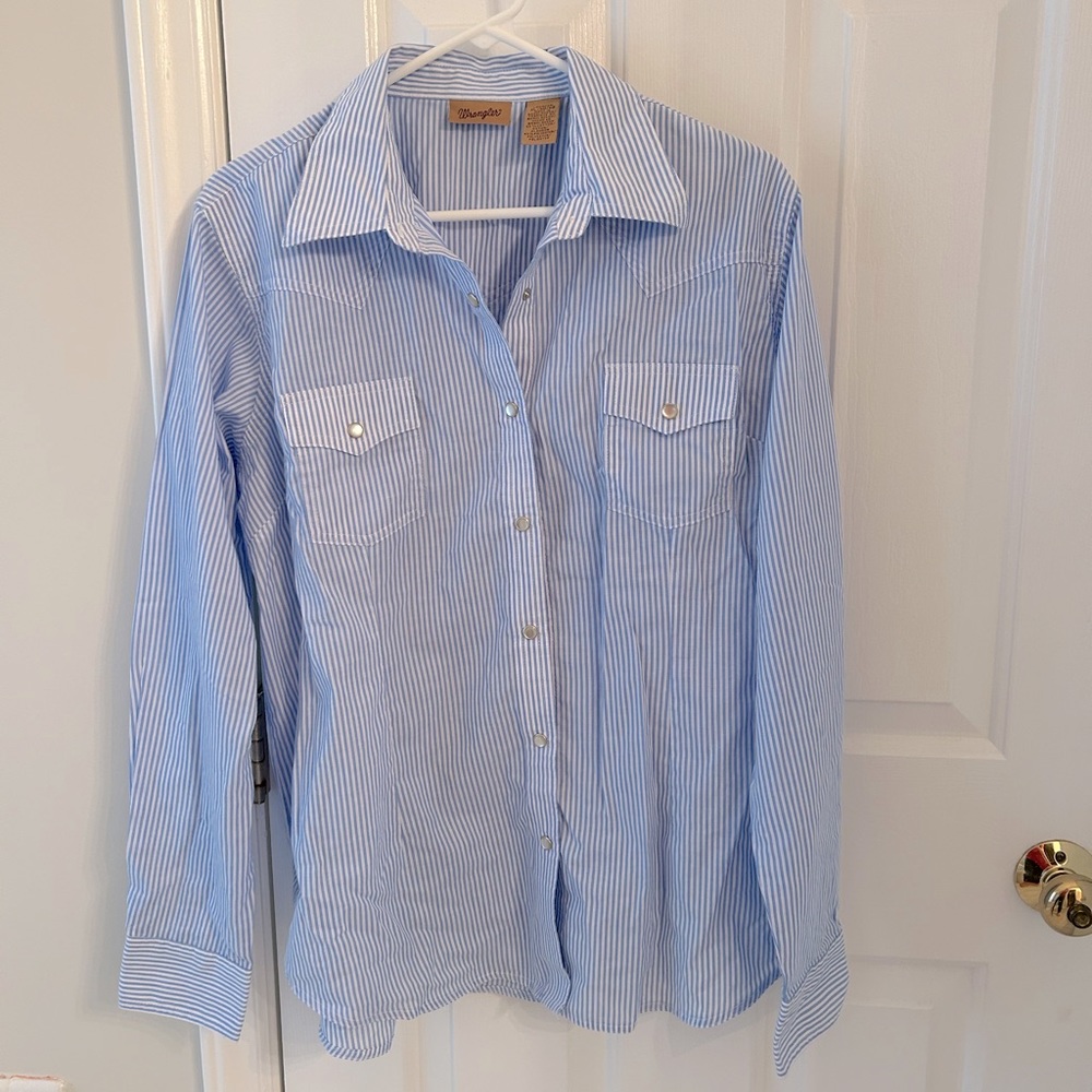 Wrangler blue striped long sleeve snap shirt